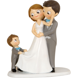 Figura novios con niño