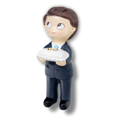 Figura niño anillos y corbata